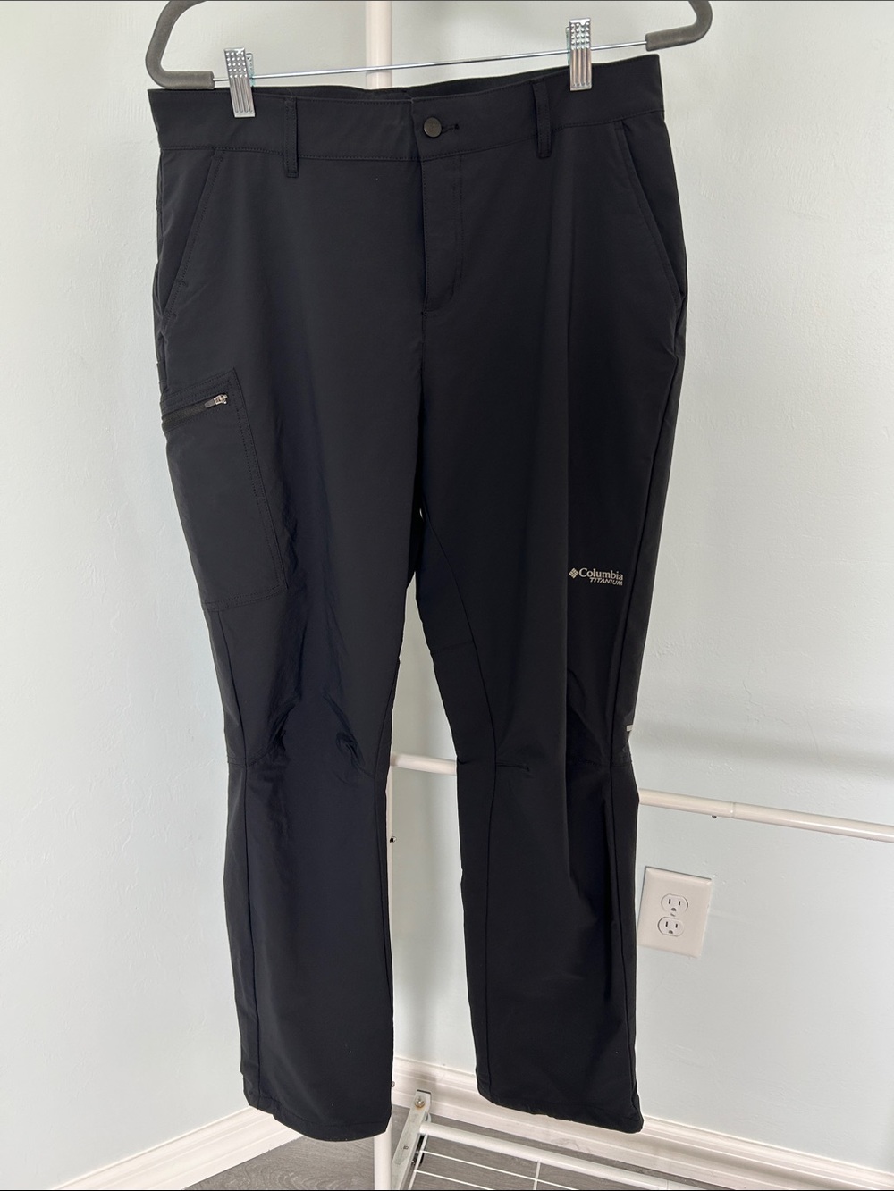 Columbia Women’s Titanium Black Cargo Outdoor Pants - Size 14